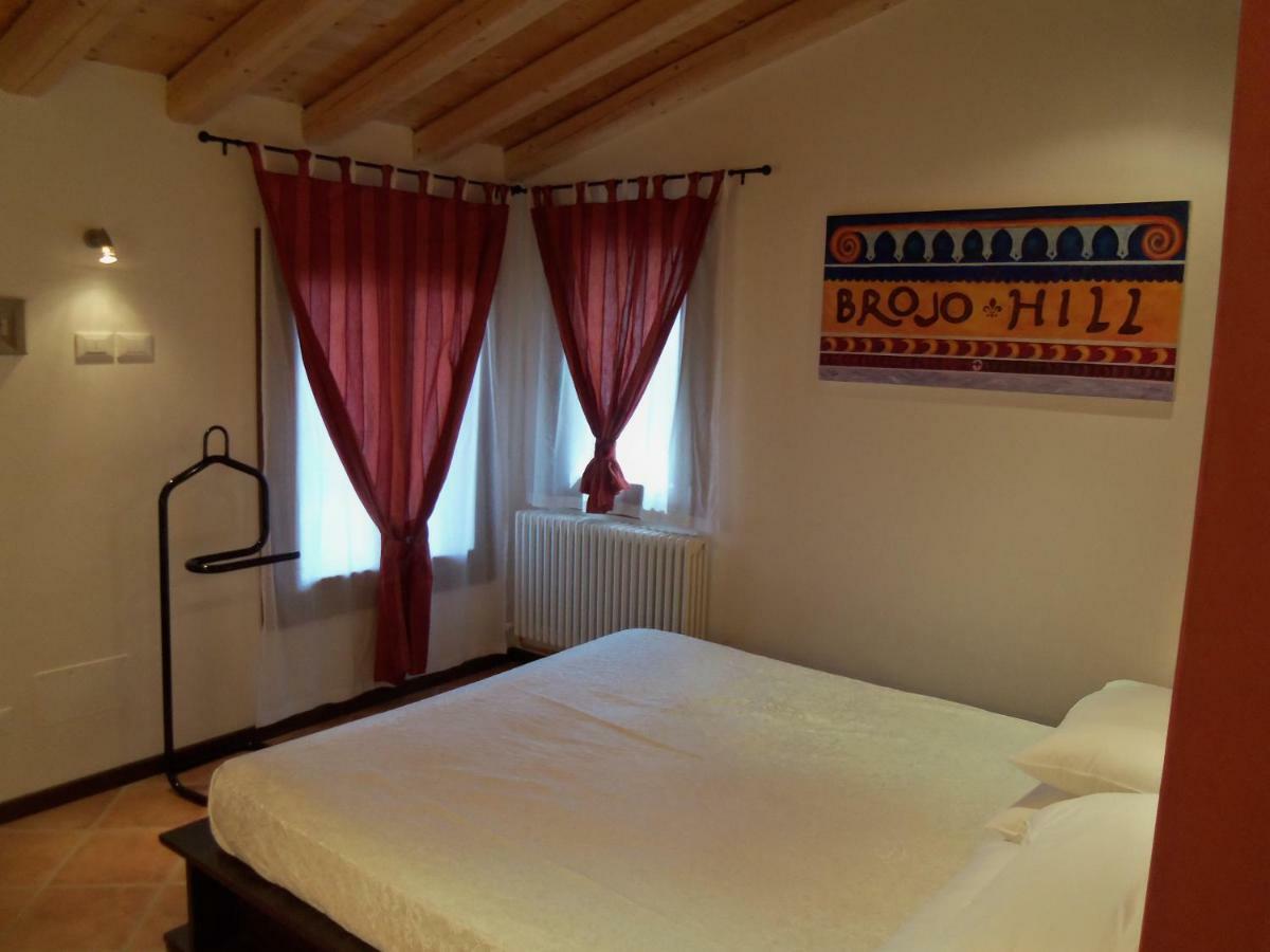 Brojo Hill Bed & Breakfast Longare Ngoại thất bức ảnh