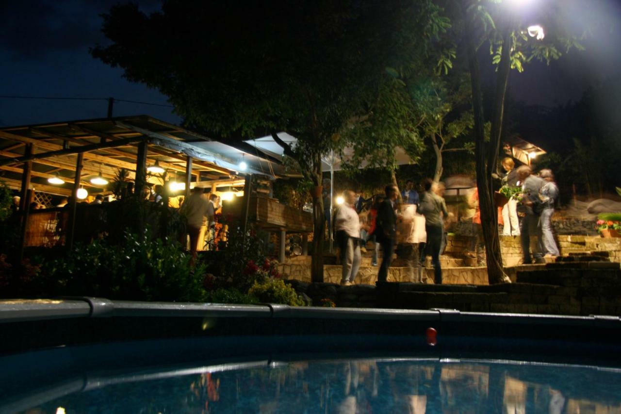 Brojo Hill Bed & Breakfast Longare Ngoại thất bức ảnh